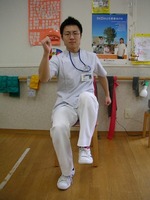 座ったままで歩いてみよう　Let's walk with sitting.jpg